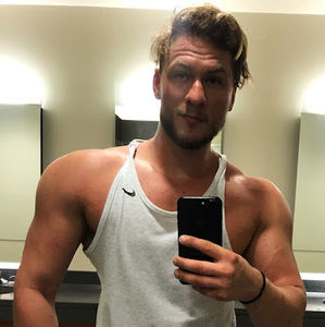 Meet your Posher, Warren